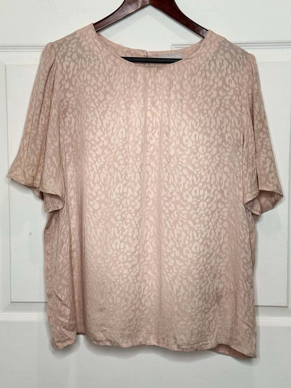 Chelsea28 Blouse Size L Pink Flutter Sleeve Animal Print Jacquard